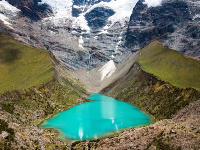 Aguas turquesas de la Laguna Humantay