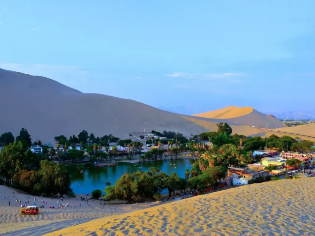 Laguna del oasis de Huacachina