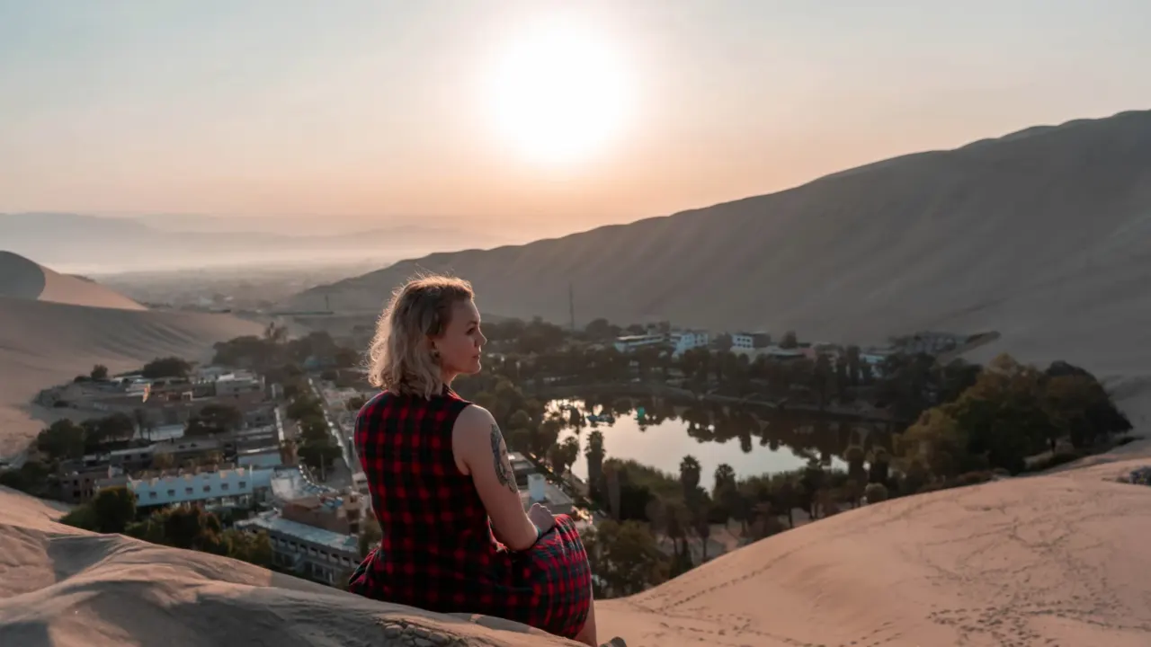 Atardecer en el desierto de Huacachina