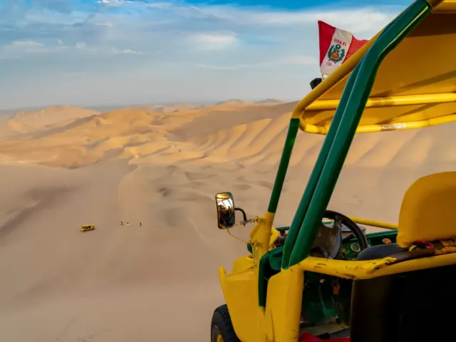 Paseo en tubulares por las dunas de Huacachina